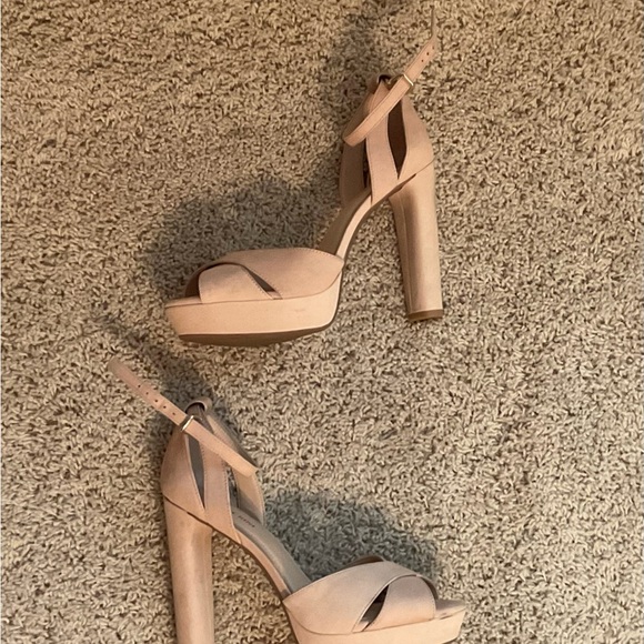 Gianni Bini nude colored heels - size 8.5M - Picture 3 of 6
